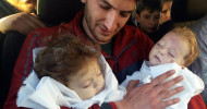 Bild:A man holds on to his twin babies after their deaths.(AP)
