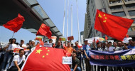 Feature: Hong Kong residents gather to express reverence to Chinese national emblem, flag