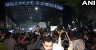 Late night protests at Delhi police headquarters against Jamia crackdown A group made up mainly of students, including those from the Jawaharlal Nehru University, are protesting outside the police headquarters with placards and slogans against the police action at the Jamia Millia Islamia University