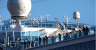 Passengers from virus-hit cruise liner start disembarking in Japan