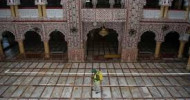Coronavirus: 20,000 Muslim worshippers quarantined in Pakistan after major search